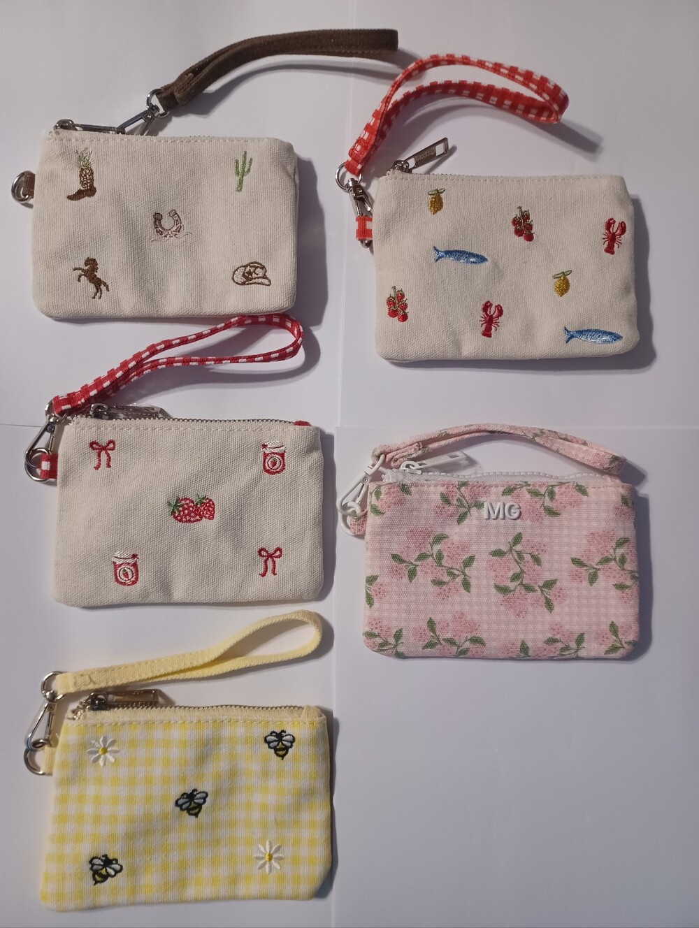 Pick 1️⃣ Embroidered Canvas Wristlet Coin Pouches.